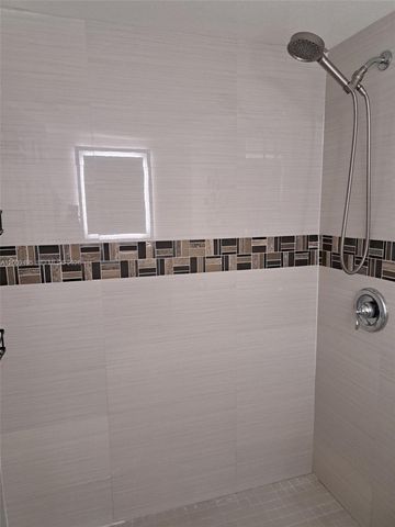 8541 NW 7th St 32, Miami, FL 33126