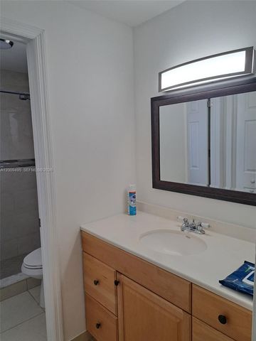 8541 NW 7th St 32, Miami, FL 33126