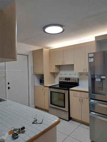 8541 NW 7th St 32, Miami, FL 33126