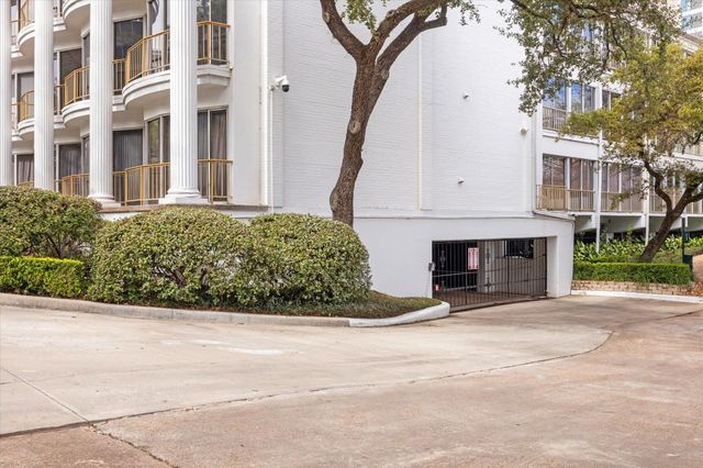 5050 Ambassador Way 210, Houston, TX 77056