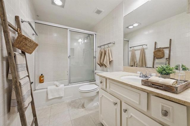 5050 Ambassador Way 210, Houston, TX 77056