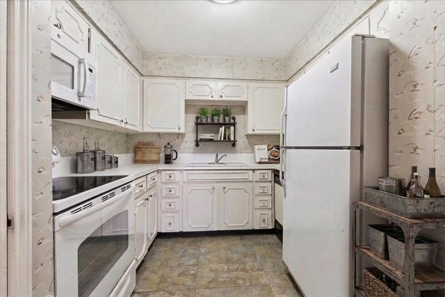 5050 Ambassador Way 210, Houston, TX 77056