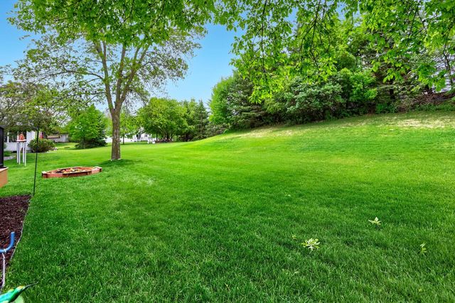 2333 Stone Creek Lane W, Chanhassen, MN 55317