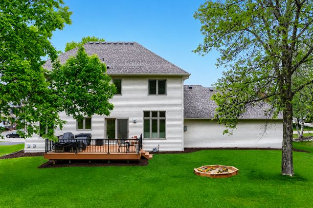 2333 Stone Creek Lane W, Chanhassen, MN 55317