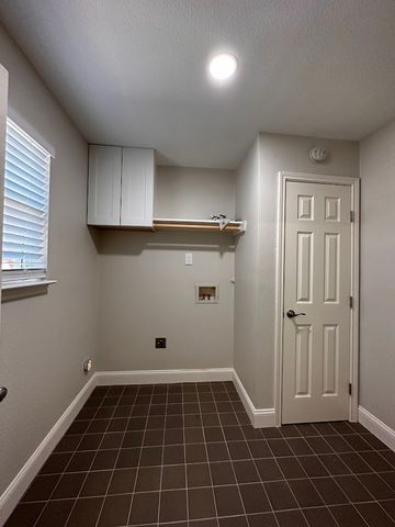 2143 Gilford Street, Dallas, TX 75235