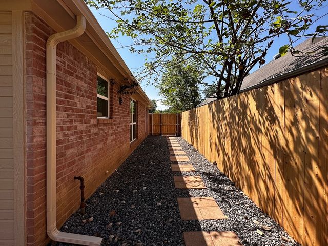 2143 Gilford Street, Dallas, TX 75235