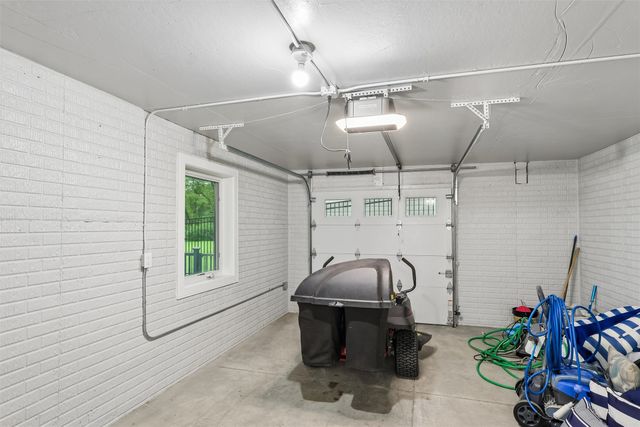 3962 NW 181st Street, Clive, IA 50325