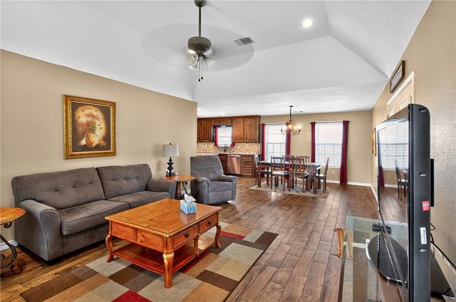 409 Ripple Creek, Somerville, TX 77879