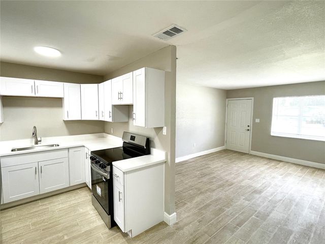 8310 CROTON AVENUE, Tampa, FL 33619