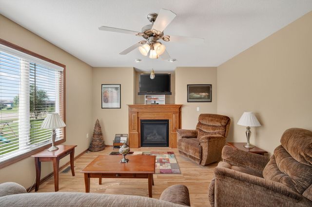 1421 93rd Street, West Des Moines, IA 50266