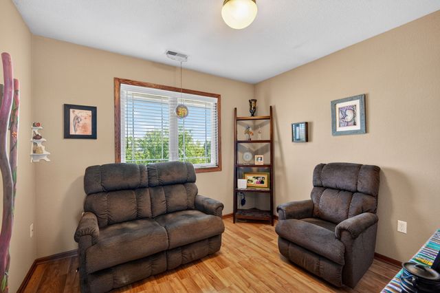 1421 93rd Street, West Des Moines, IA 50266