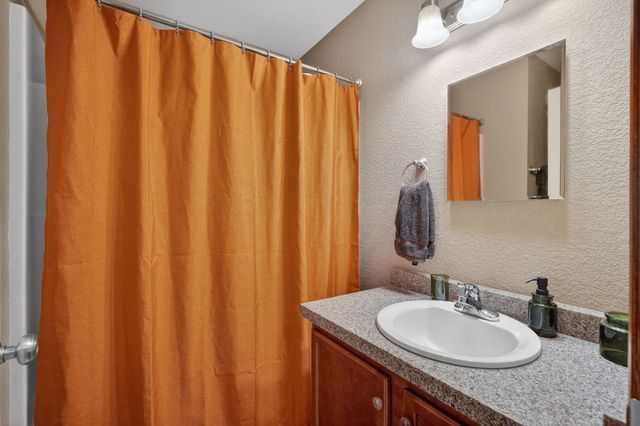 1421 93rd Street, West Des Moines, IA 50266