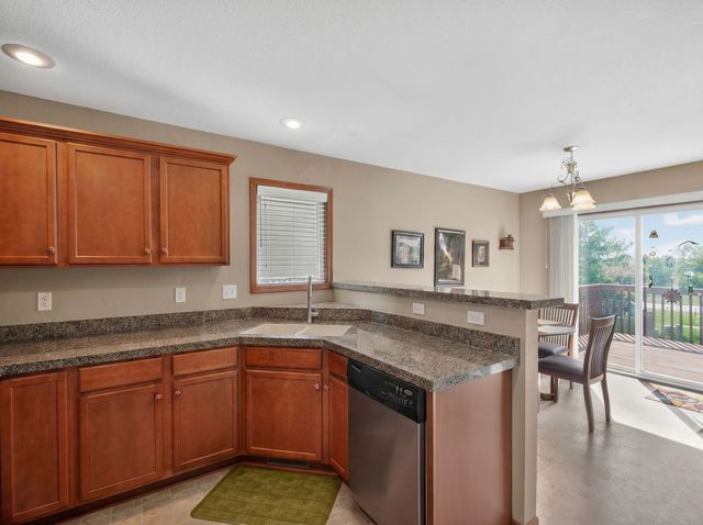 1421 93rd Street, West Des Moines, IA 50266