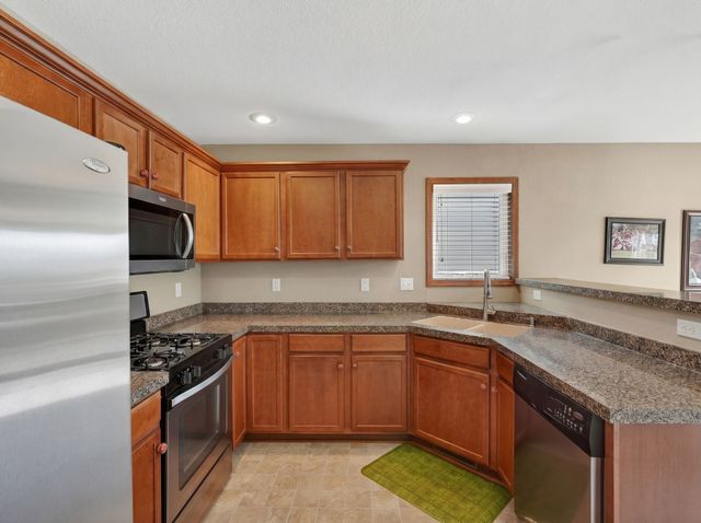 1421 93rd Street, West Des Moines, IA 50266