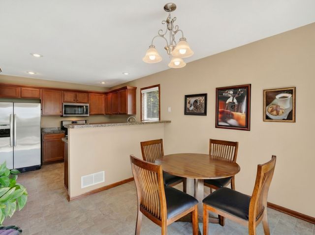 1421 93rd Street, West Des Moines, IA 50266