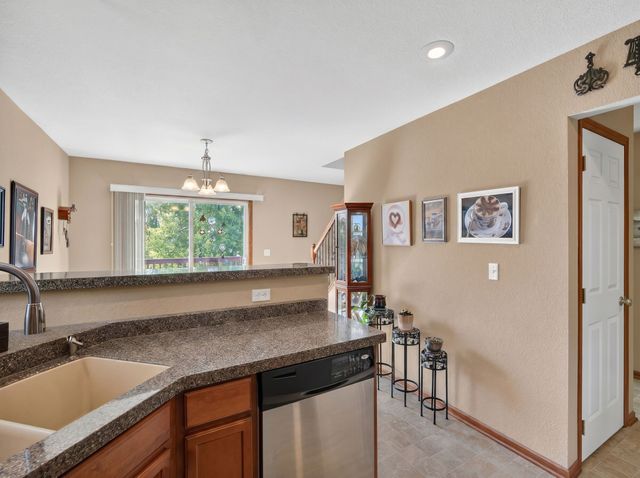 1421 93rd Street, West Des Moines, IA 50266