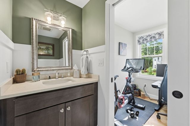 9 Walnut Ave 9, Andover, MA 01810
