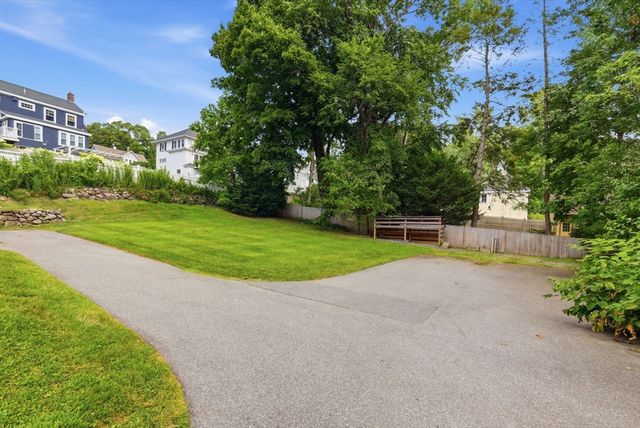 9 Walnut Ave 9, Andover, MA 01810