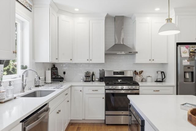 9 Walnut Ave 9, Andover, MA 01810