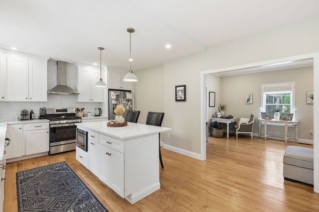 9 Walnut Ave 9, Andover, MA 01810