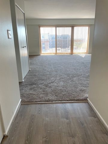 141 N La Grange Road 504, La Grange, IL 60525