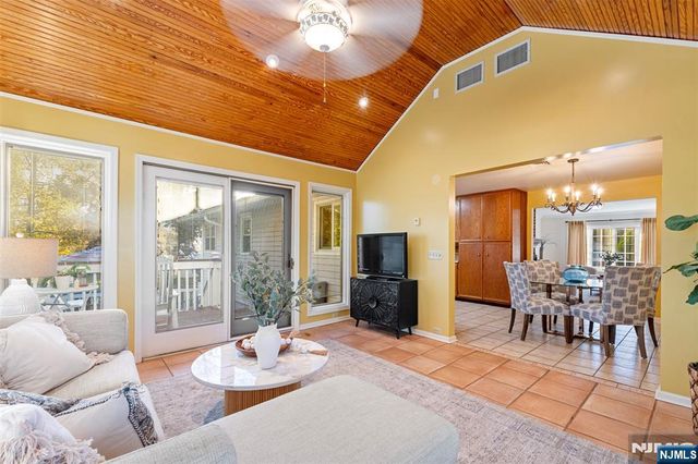 60 Richard Avenue, West Caldwell, NJ 07006