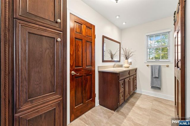60 Richard Avenue, West Caldwell, NJ 07006