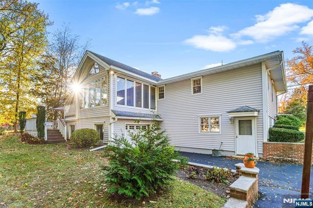 60 Richard Avenue, West Caldwell, NJ 07006