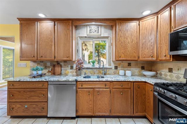 60 Richard Avenue, West Caldwell, NJ 07006