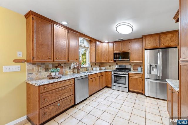 60 Richard Avenue, West Caldwell, NJ 07006