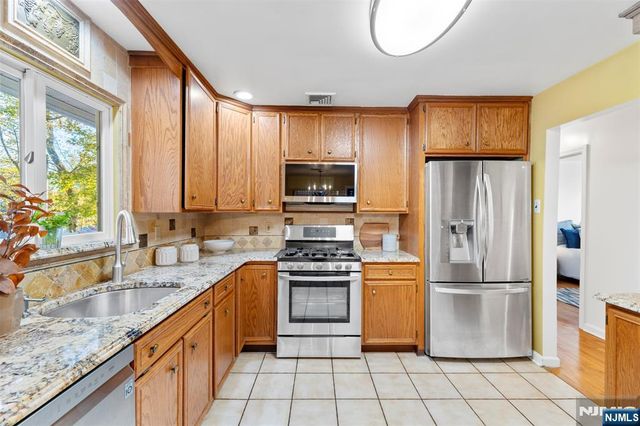 60 Richard Avenue, West Caldwell, NJ 07006