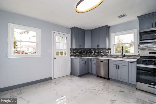 11 JERICHO DR, Hamilton, NJ 08690