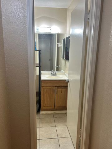 9700 Leawood Boulevard 308, Houston, TX 77099