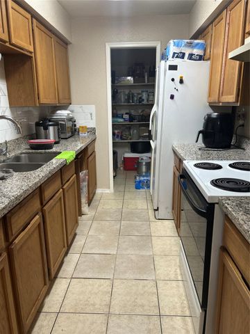 9700 Leawood Boulevard 308, Houston, TX 77099