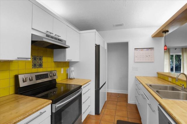 1032 NE 19TH PLACE, Gainesville, FL 32609