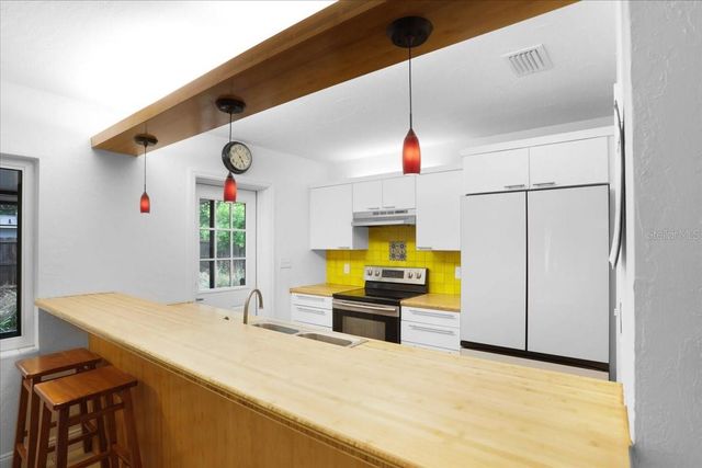 1032 NE 19TH PLACE, Gainesville, FL 32609