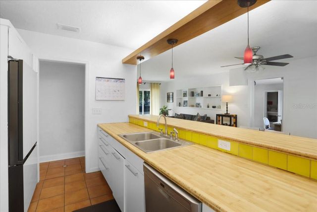 1032 NE 19TH PLACE, Gainesville, FL 32609