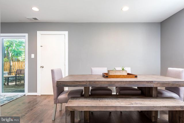 8601 CROMWELL DR, Springfield, VA 22151