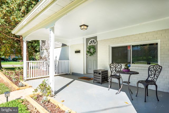 8601 CROMWELL DR, Springfield, VA 22151