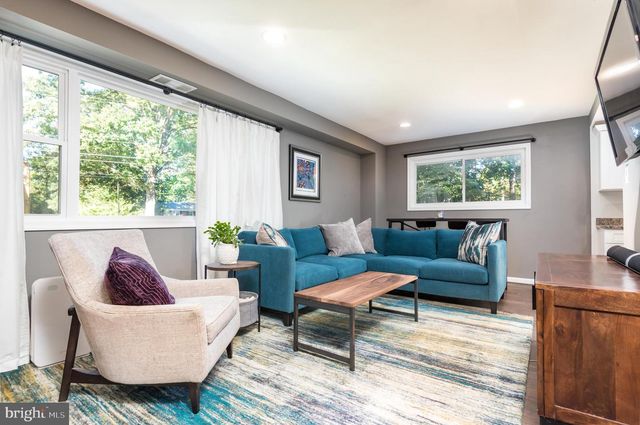 8601 CROMWELL DR, Springfield, VA 22151