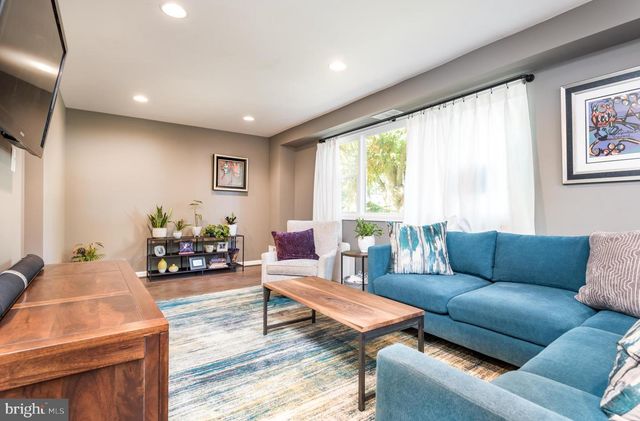 8601 CROMWELL DR, Springfield, VA 22151