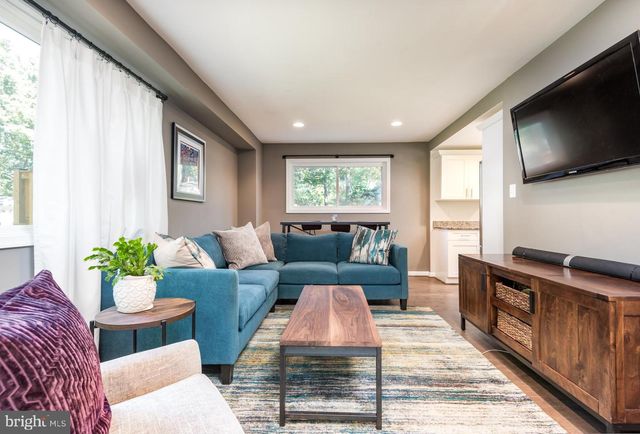 8601 CROMWELL DR, Springfield, VA 22151