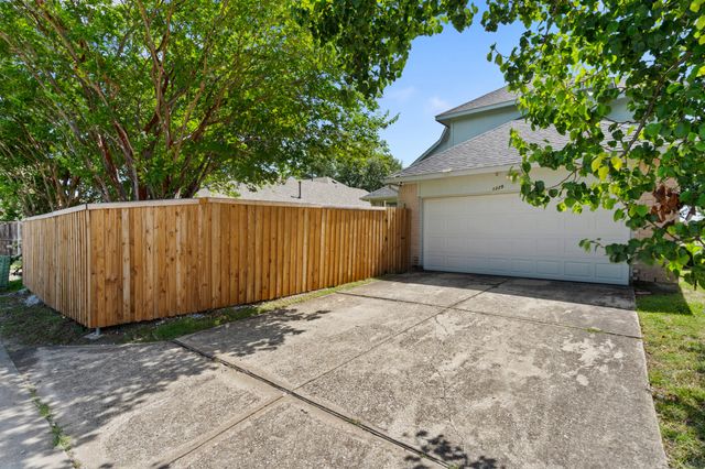 1229 Clear Creek Drive, Mesquite, TX 75181