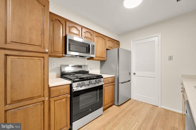 5932 COVE LANDING RD #101, Burke, VA 22015