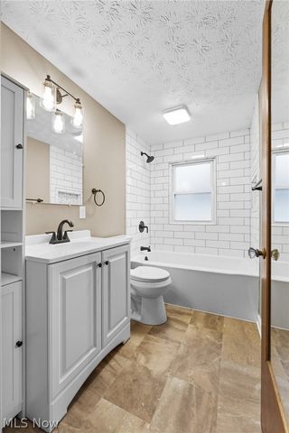 959 9th Street NE, Massillon, OH 44646