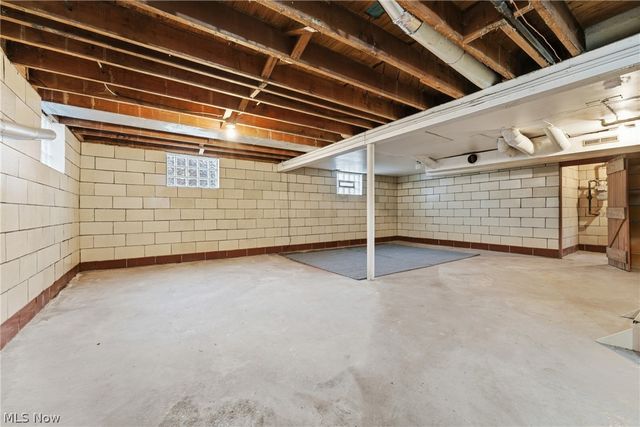 959 9th Street NE, Massillon, OH 44646