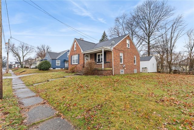 959 9th Street NE, Massillon, OH 44646