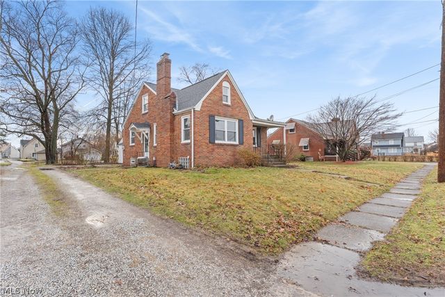 959 9th Street NE, Massillon, OH 44646