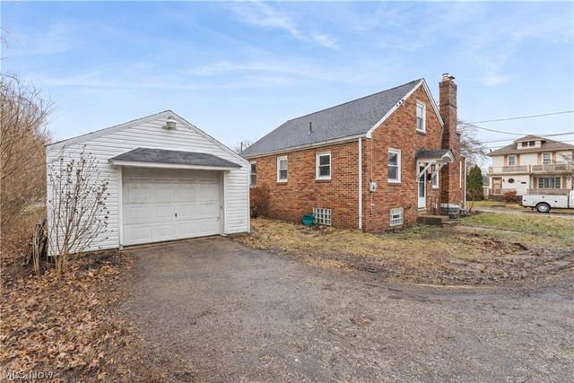 959 9th Street NE, Massillon, OH 44646