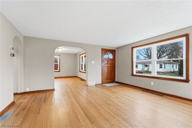 959 9th Street NE, Massillon, OH 44646